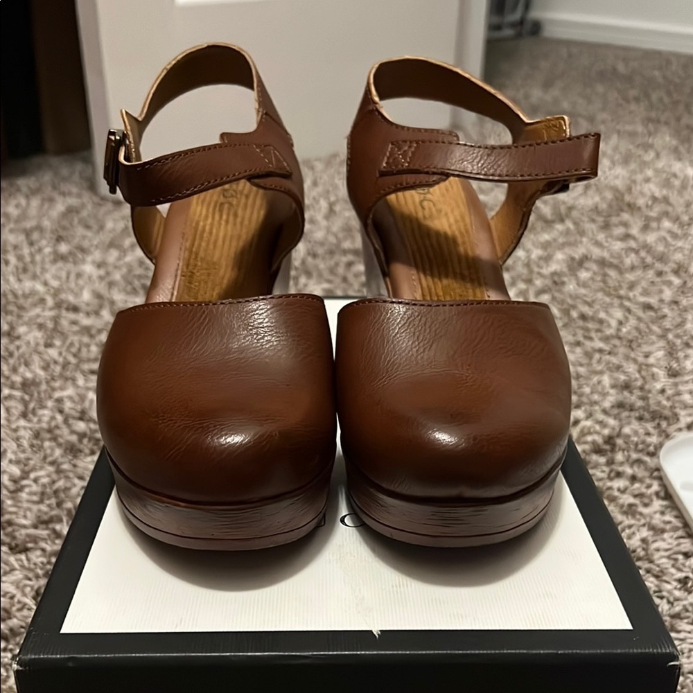 boc Natasha Brown Women's wedges clogs